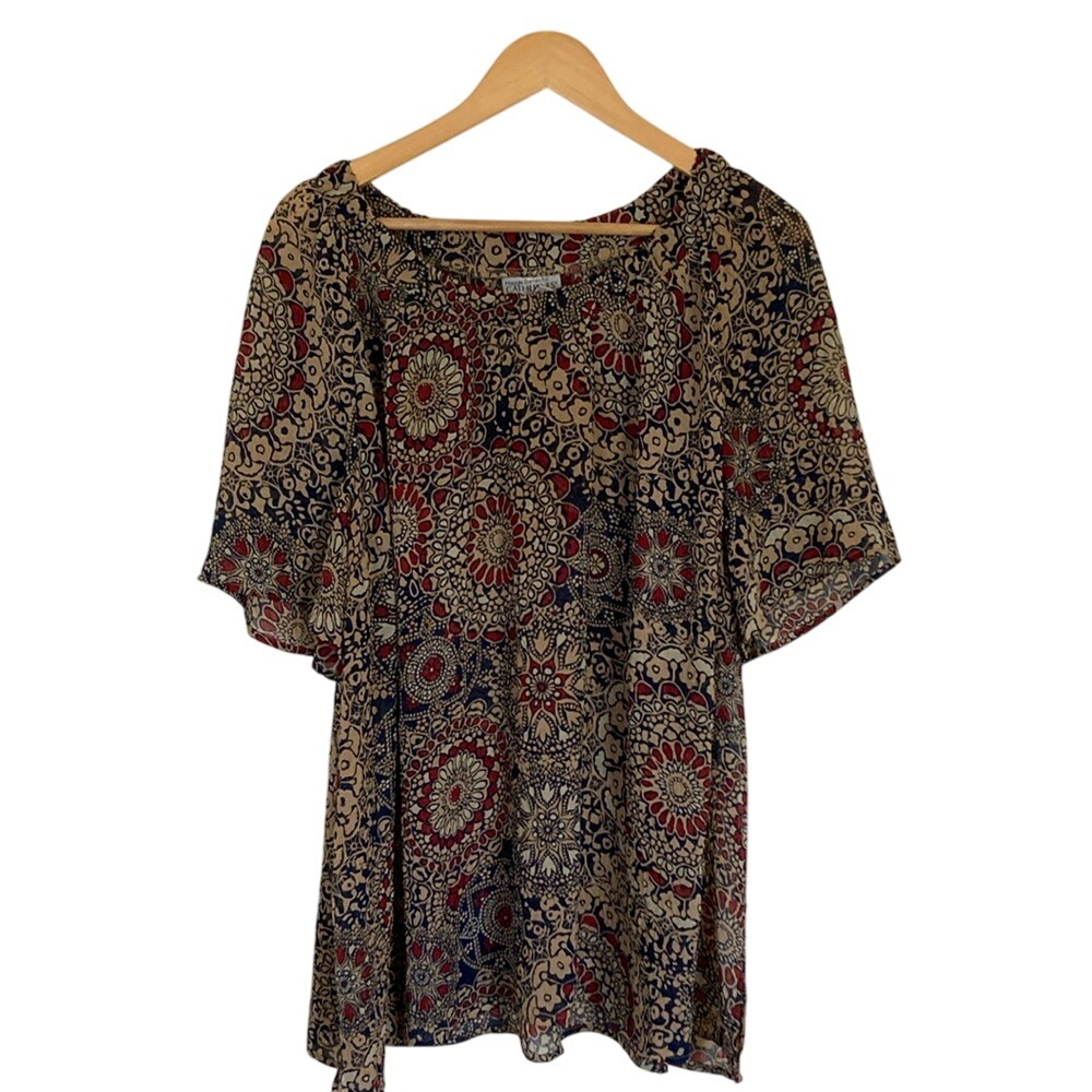 Catherines X Maggie Barnes Womens Short Sleeve Blouse Size 2X Red Blue Tan Sheer